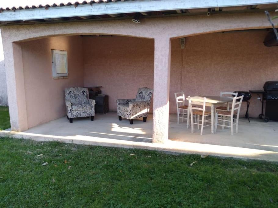 Comme A La Maison ! Chavanoz Exterior photo